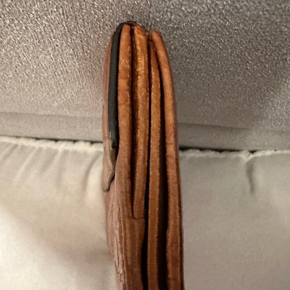 Gucci Orange Leather Heart Accent Wallet - Picture 3 of 7